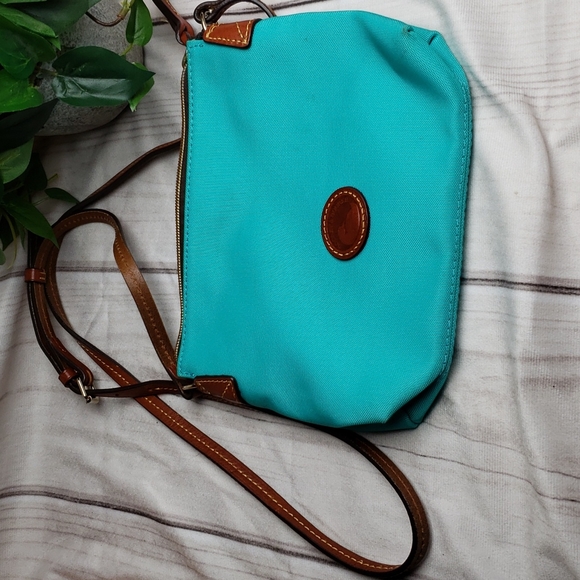 Dooney & Bourke Handbags - Dooney Bourke crossbody pouchette purse